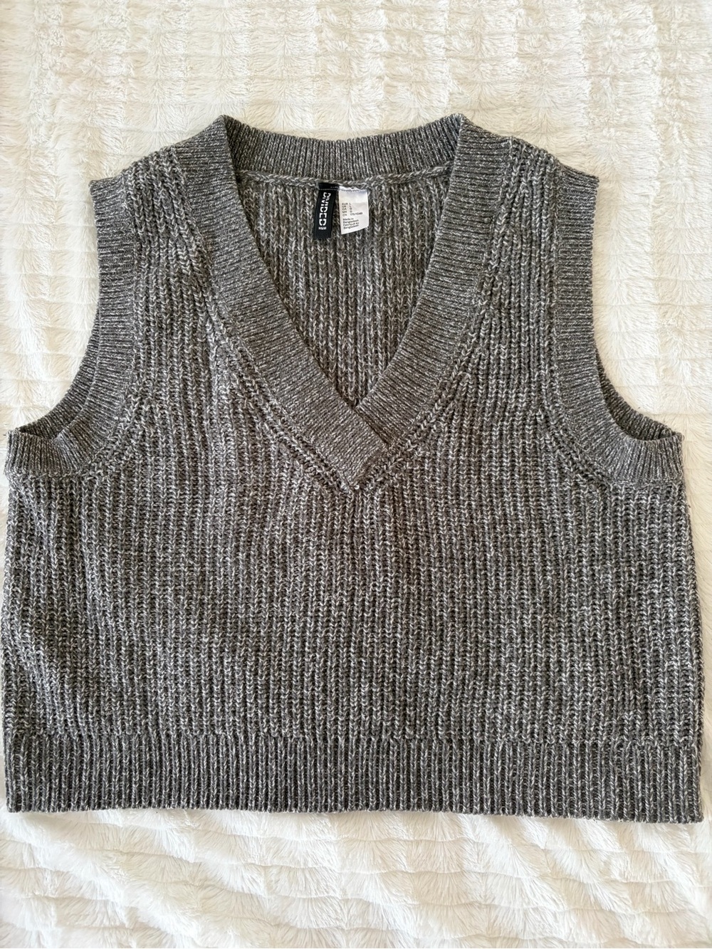 H&M Divided Gray Knit V-Neck Sweater Vest